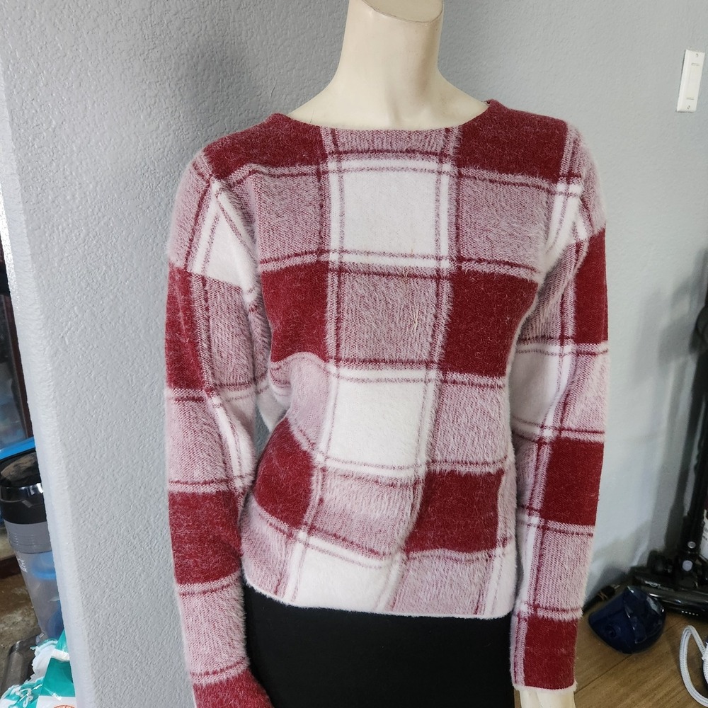 TAHARI Women Long Sleeve Fuzzy Eyelash Knit Plaid Sweater Size M Red White